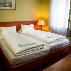 - Heefa Ohg Otel